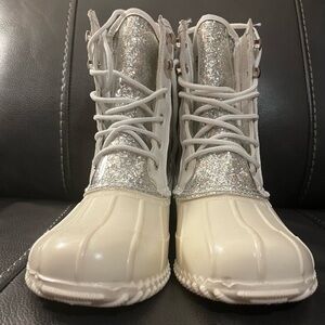 Juicy Couture White and Silver Winter Boots